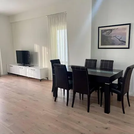 Spacious 2-bed 2-bath *