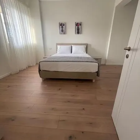 Spacious 2-bed 2-bath Appartement Vlorë